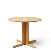 Form & Refine Trefoil Round Table Ø90, Oak