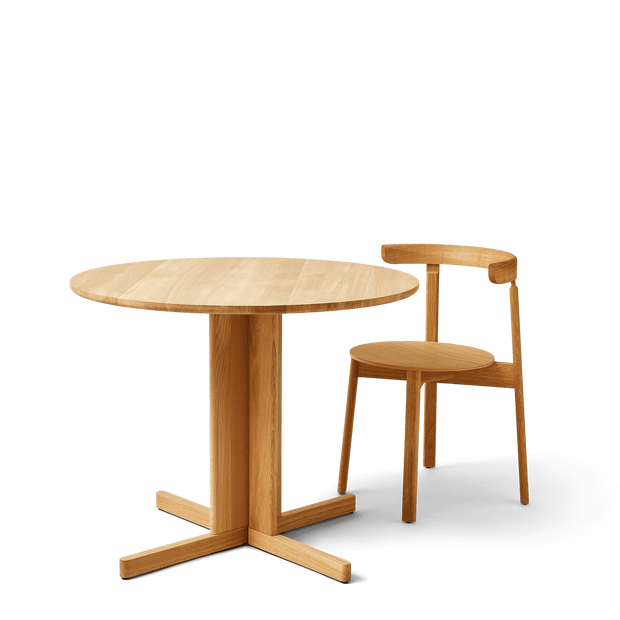 Form & Refine Trefoil Round Table Ø90, Oak