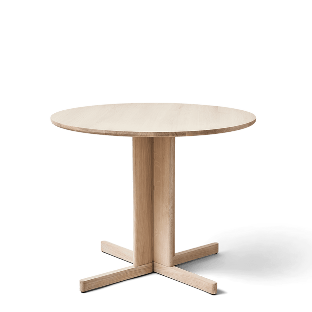 Form & Refine Trefoil Round Table Ø90, White Oak